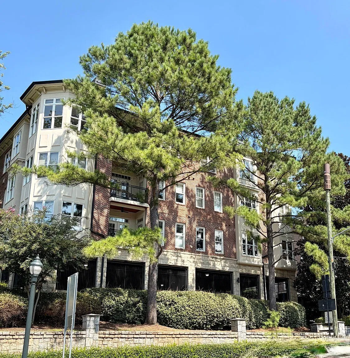 2 bed, 2.0 bath, 1404 sqft, $3,400 — Photo 2