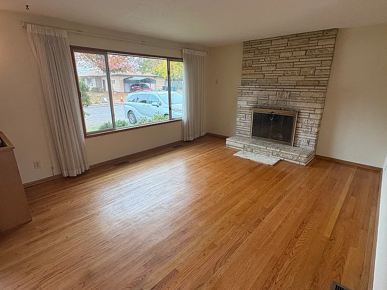 3439 SE 159th Ave — Photo 3