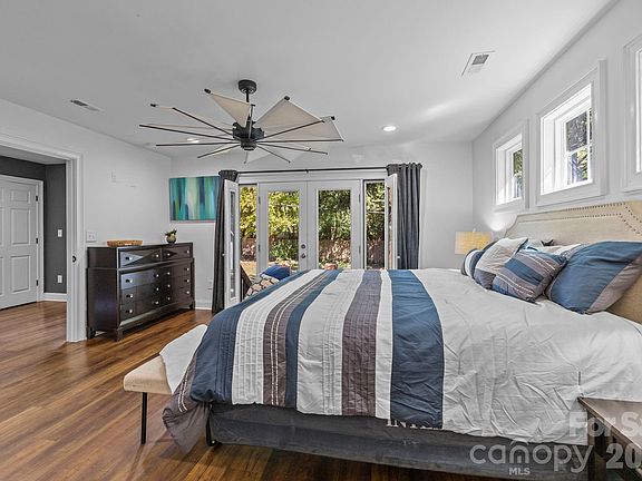 4th image of 1501 Herrin Ave