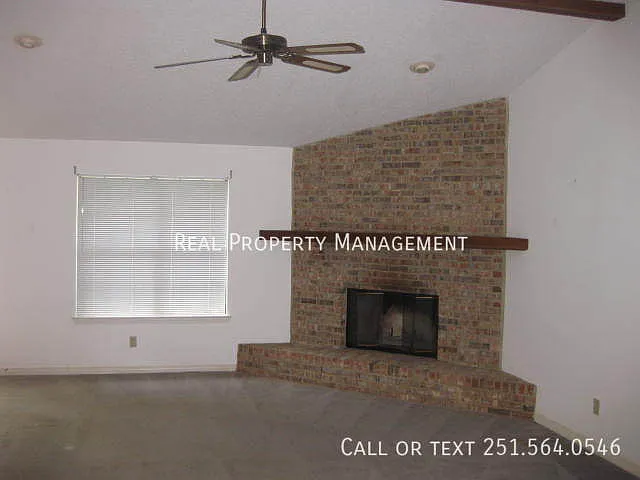 420 Lakeview Dr W — Photo 2