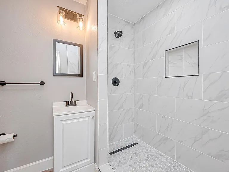 6715 Victoria St #A — Photo 26