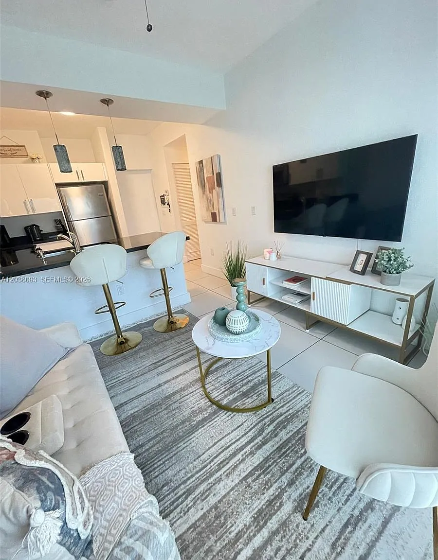 Live Oak Condominiums — Photo 3
