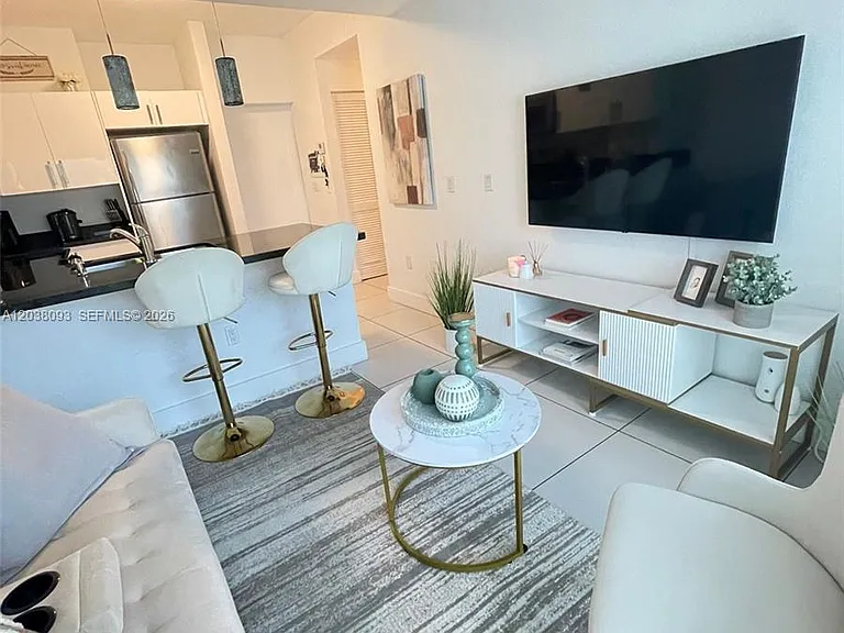 106 SE 9th Ct #201 — Photo 3