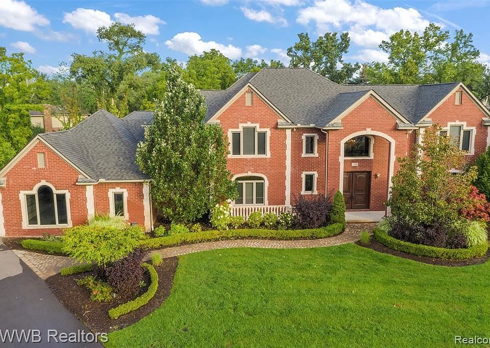 1st image of 1346 N Carillon Ct