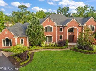 1346 N Carillon Ct, Bloomfield Hills, MI