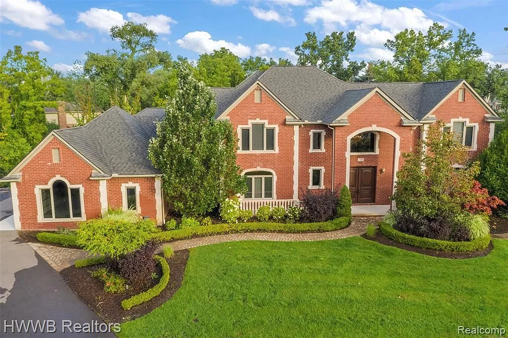 1346 N Carillon Ct photo 1