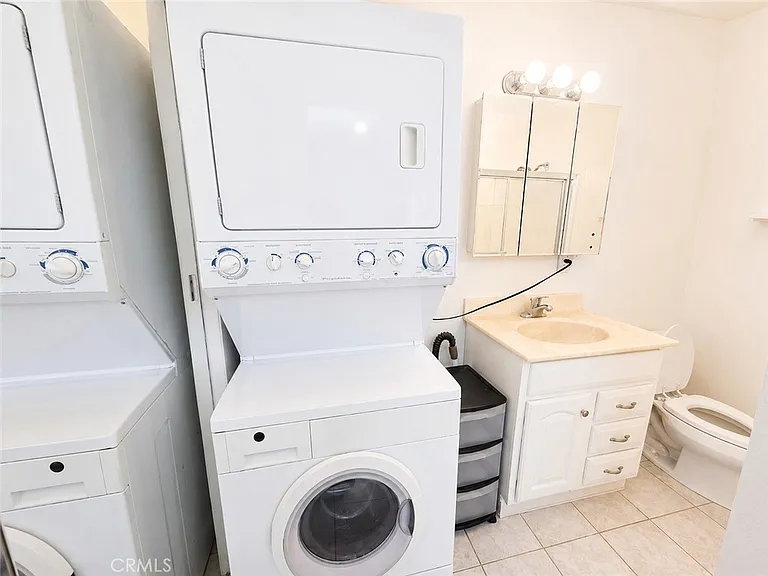 2640 Batson St #B — Photo 6