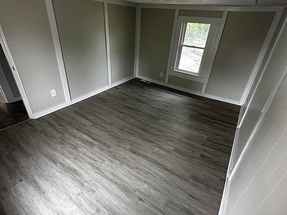 5th image of 1638 Stewart Ave SE