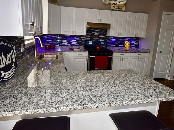 2nd image of 2715 Carmel Blvd