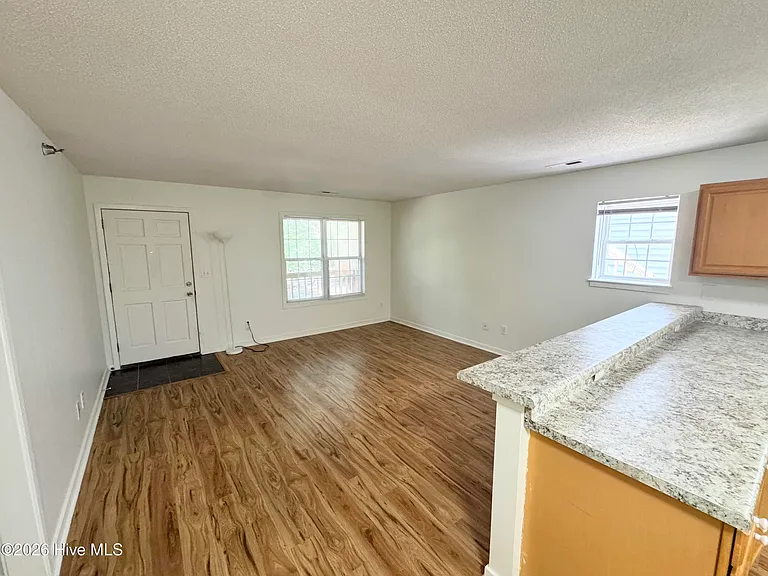 524 N 2nd St #102 — Photo 6