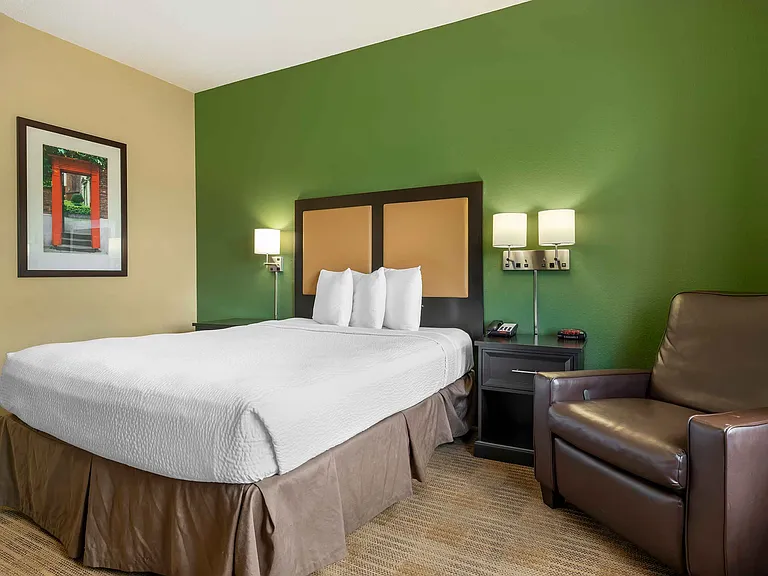 Studio Suite - 1 Queen Bed