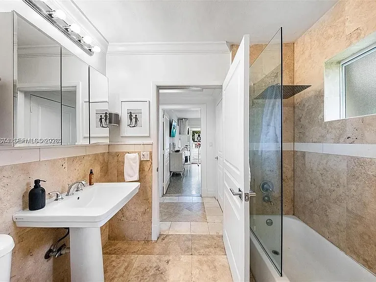 1255 NE 93rd St — Photo 30