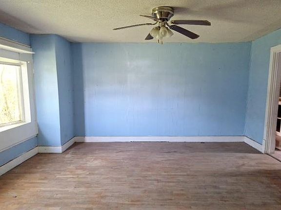 5th image of 380 Woodrow St