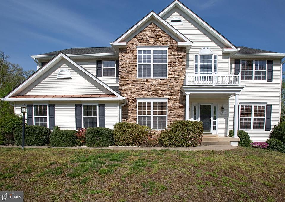 Fantastic Colonial in Great Oaks