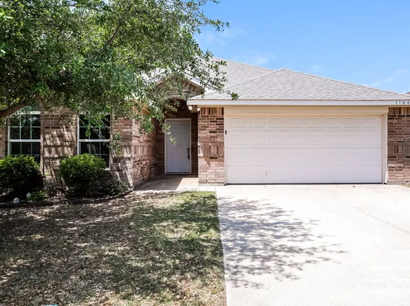 1104 Monticello Dr, Azle, TX 76020