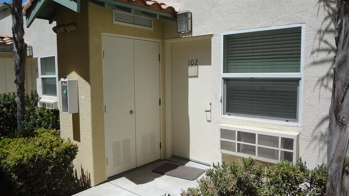 Building Photo - 587 E Harvard Blvd #102