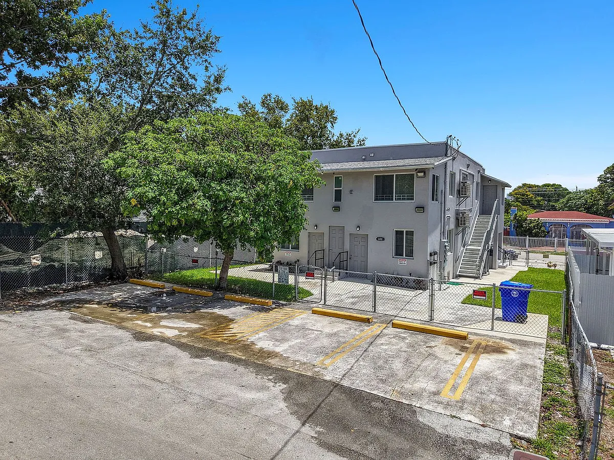 Building Photo - 600 NW 25th Ct