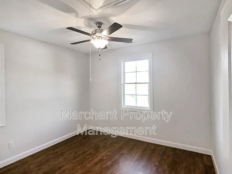 180 Floyd St — Photo 16