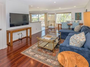 160 N Crescent Dr APT 205, Beverly Hills, CA 90210