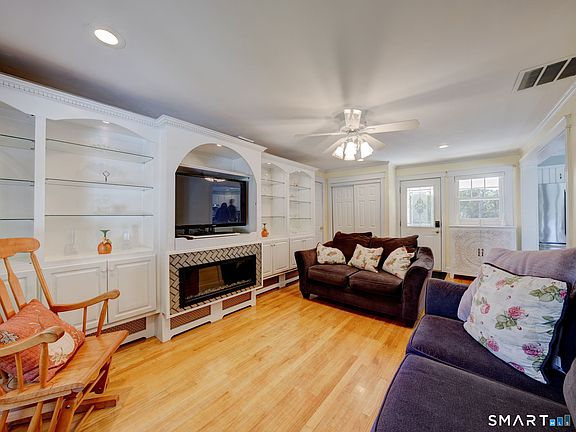 4th image of 887 Spindle Hill Road