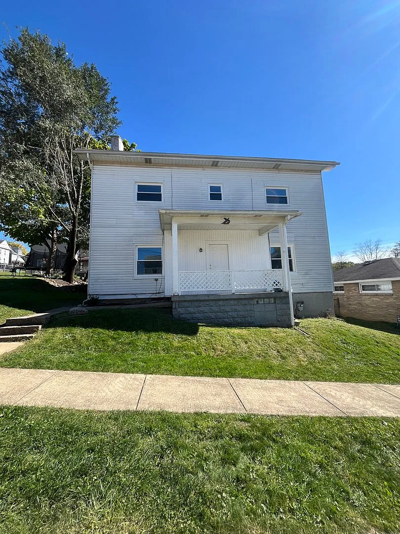 Updated 4BR/2BA Home for Rent Large Backyard & Ample Living Space — Photo 1