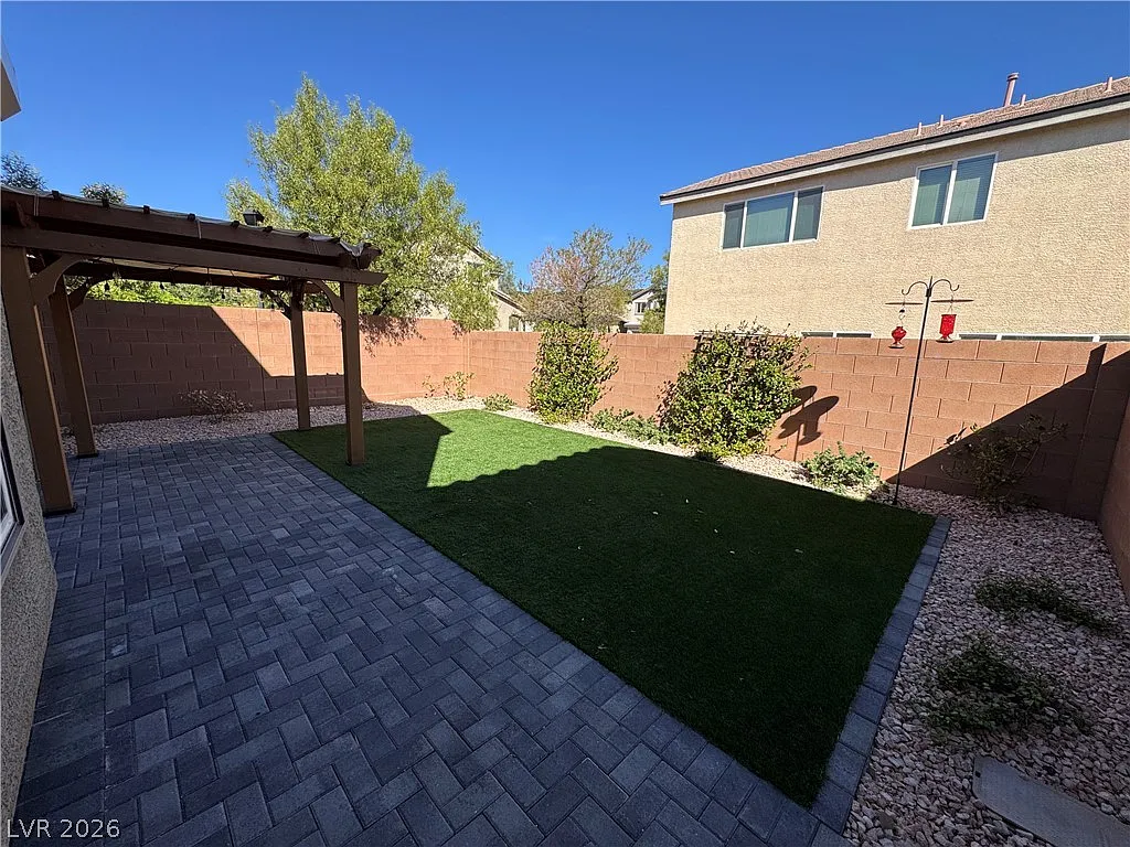 3 bed, 2.5 bath, 1661 sqft, $2,350 — Photo 4