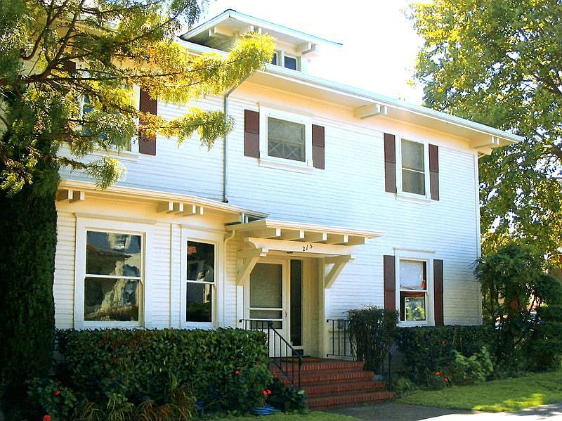 1st image of 215 Prospect St