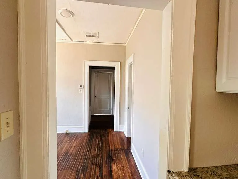 1921 James Ave — Photo 12