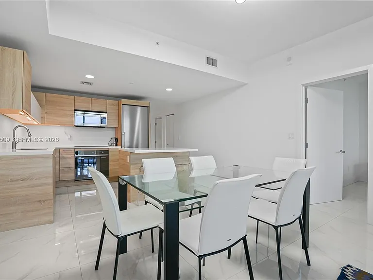 16385 NE Biscayne Blvd #1402 — Photo 2