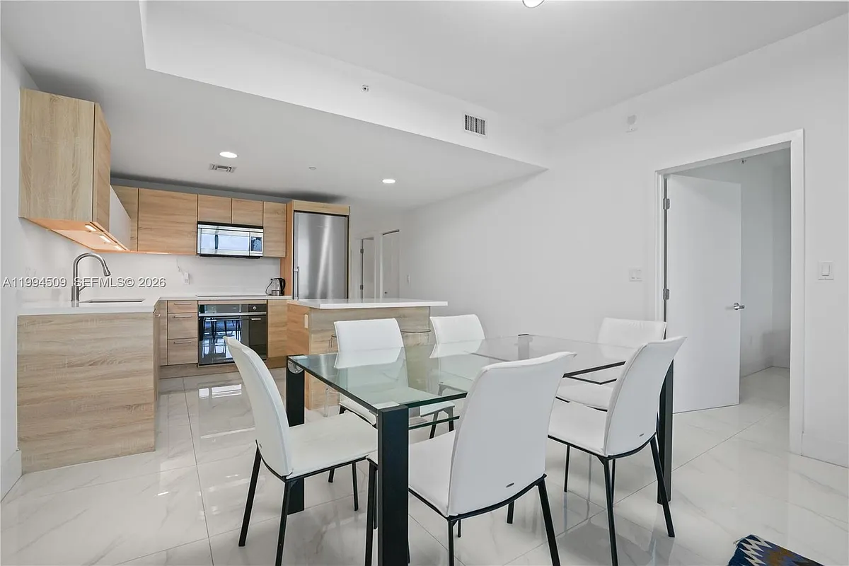 Building Photo - 16385 NE Biscayne Blvd #1402