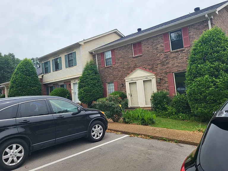 404 Brentwood Point — Photo 6