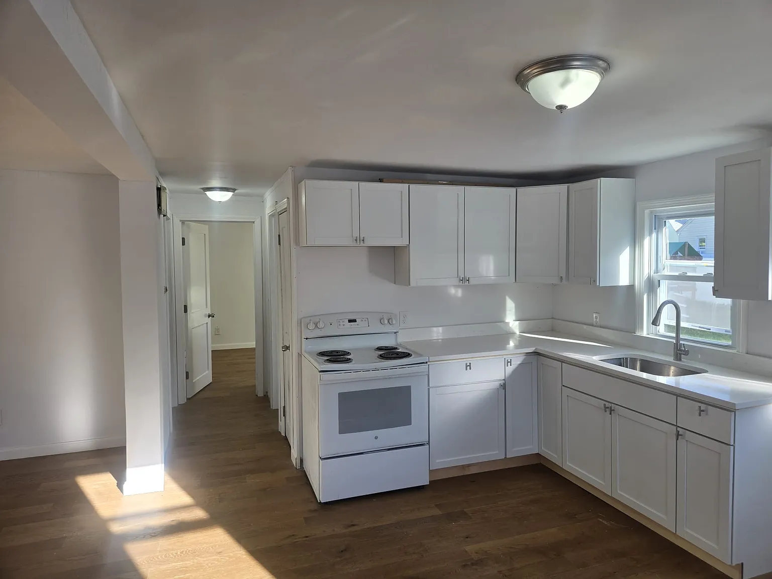 2 bed, 850 sqft, $1,950 — Photo 2