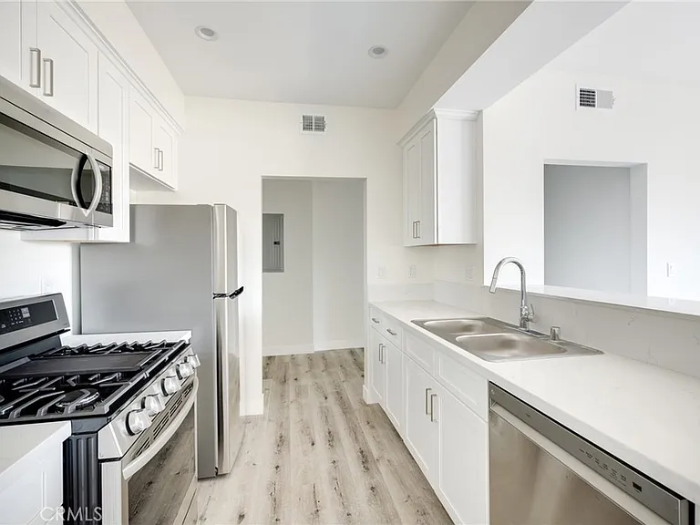 14526 Hartland St #103 — Photo 9
