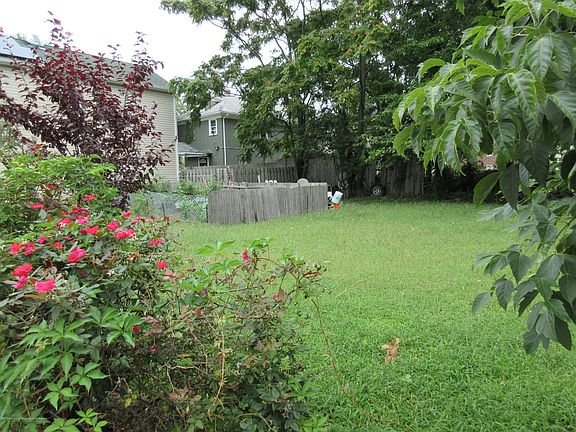 4th image of 10 Avenue A