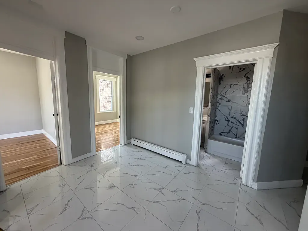 4 bed, $2,650 — Photo 4