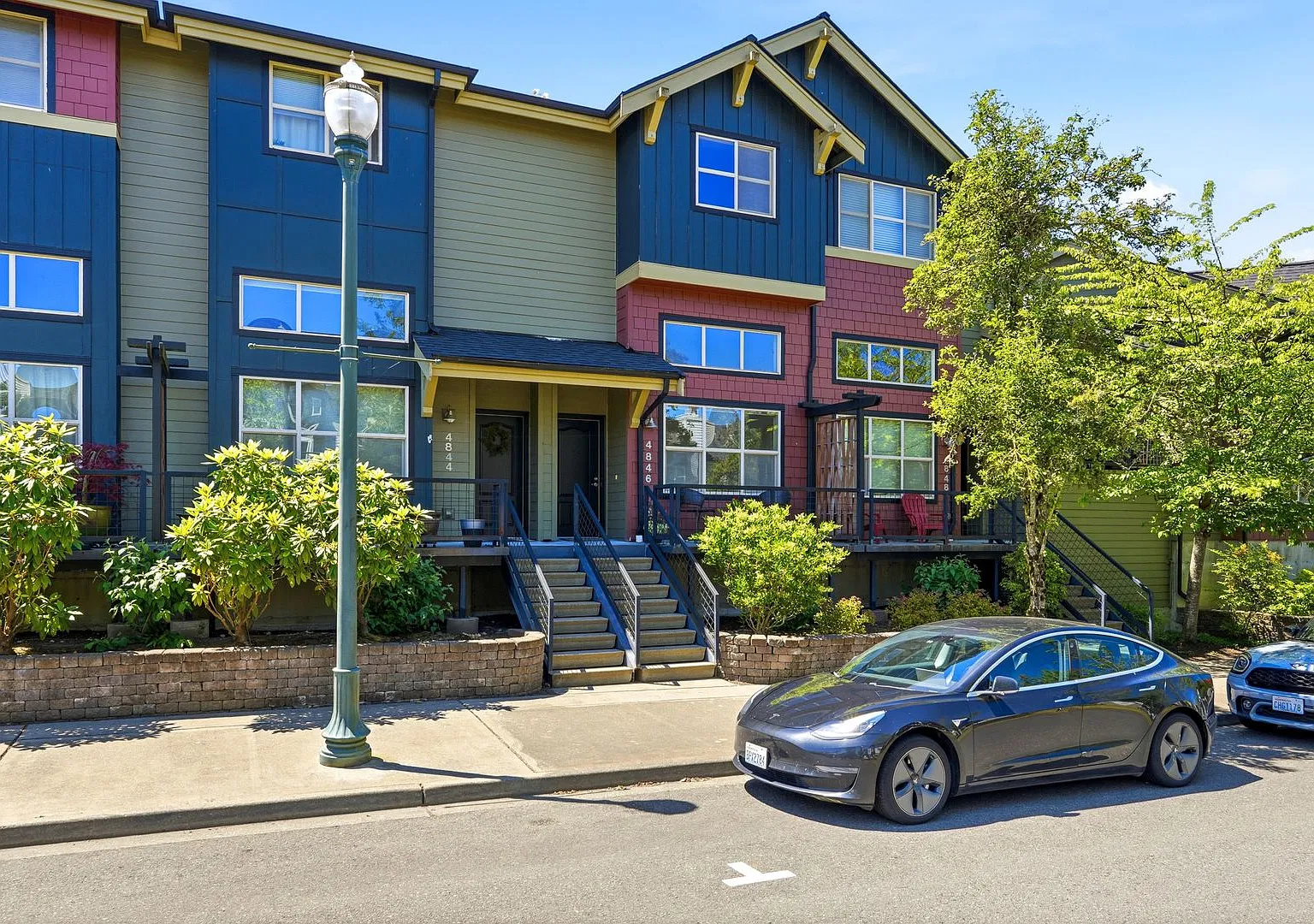 Spacious 2BR/2.5BA Harbour Pointe Townhome with Garage — Photo 2