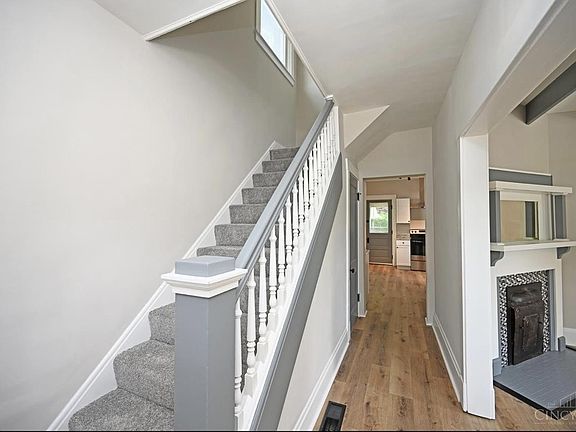 4th image of 172 Ivanhoe Ave