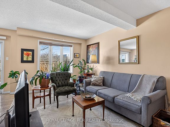 4th image of 369 Riddell Ct #10