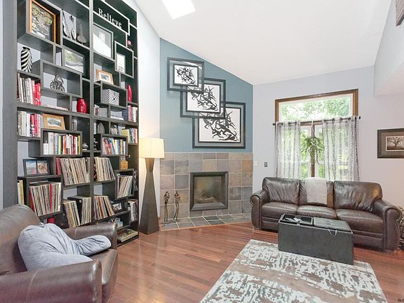 2nd image of 134 Garnett Ln