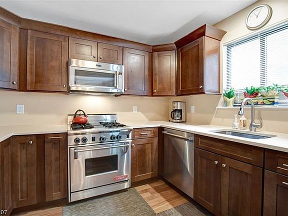 5th image of 41 Glenview Dr