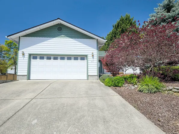 311 4th St, Rogue River, OR 97537