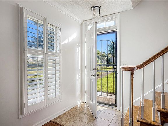 4th image of 5867 Park Ave #5867