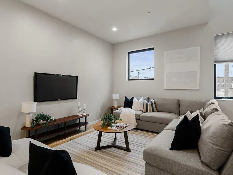 1720 Folsom St #B — Photo 14