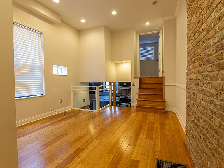 53 W Burton Pl — Photo 4