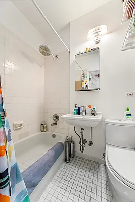 Sold by New Amsterdam Brokerage LLC | media 13