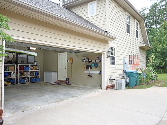 garage 20'-4" x 20'-10"