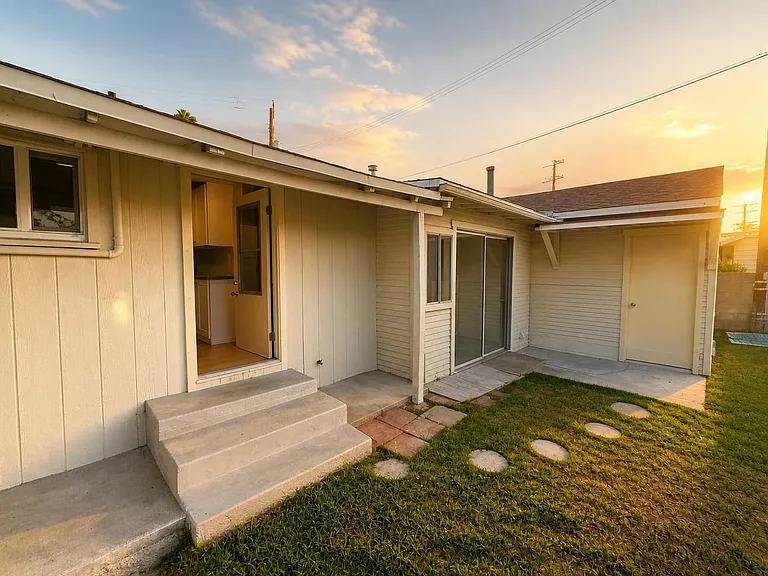 468 Jeffries Ave — Photo 3