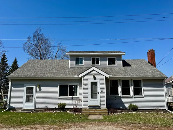 204 Broadway Rd, Houghton Lake, MI 48629