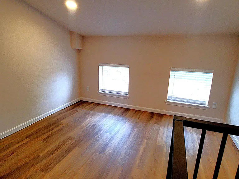 Eastern Ave — Photo 22