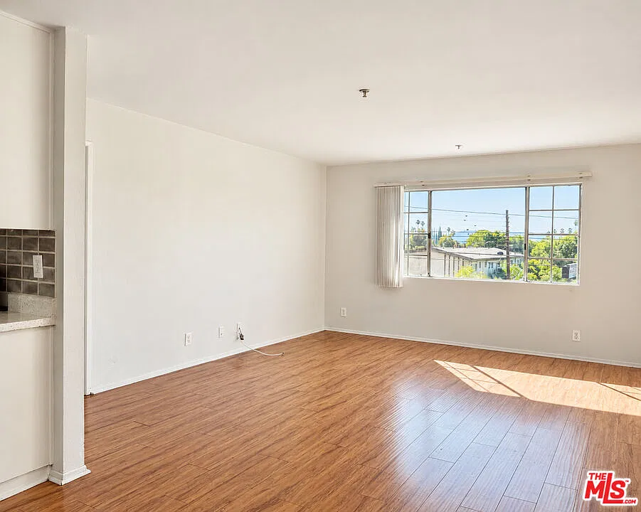 2 bed, 2.0 bath, $2,185 — Photo 2